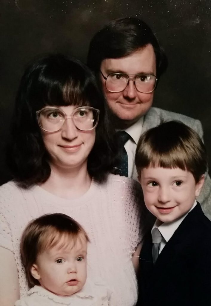 Aaron Fiskradatz as a child with his mom, dad, and sister